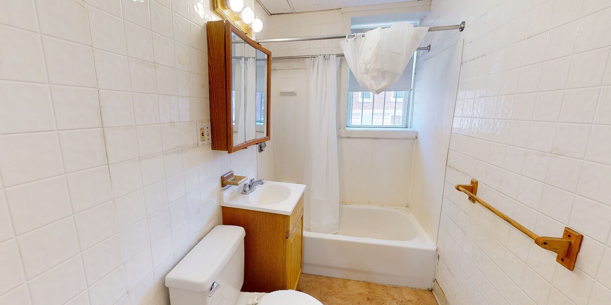 Primary Photo - 176 Chiswick Rd