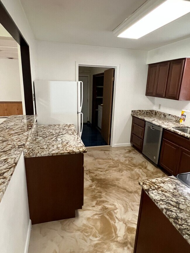 Building Photo - Updated Ranch in the Heart of Virginia Beach!