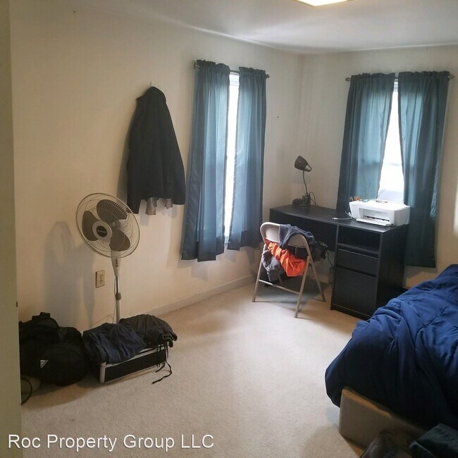 Building Photo - 3 br, 1 bath House - 192 Bronx Dr