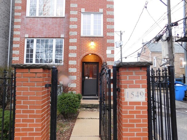 Foto del edificio - 1549 W Walton St