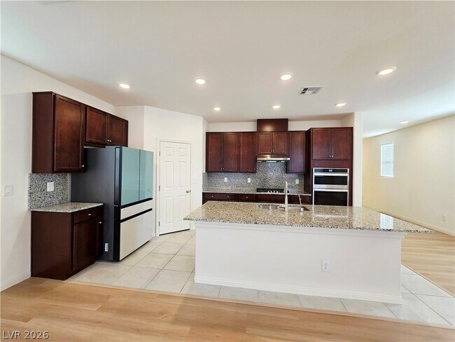 Building Photo - 5735 Holbeche St