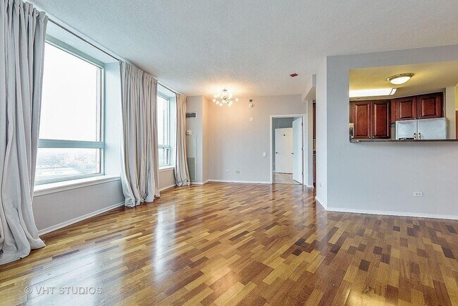 Foto del edificio - 600 N Kingsbury St