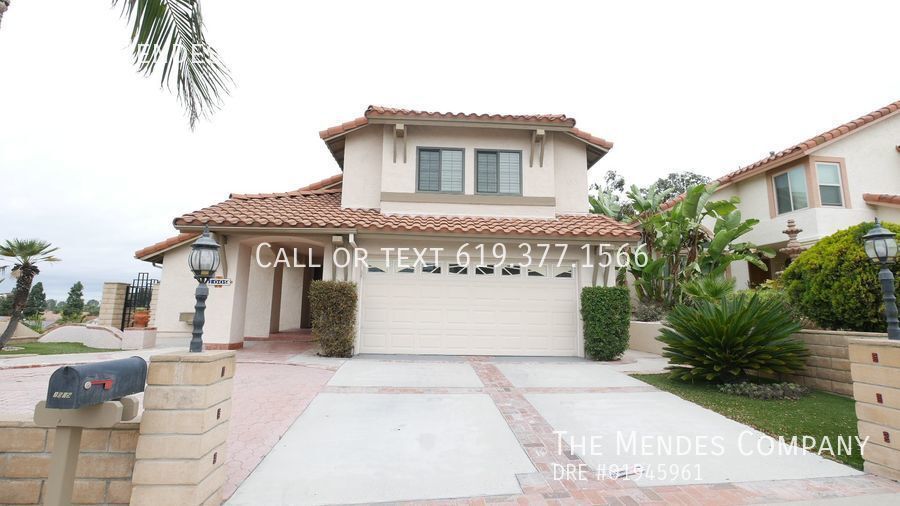Foto principal - Gorgeous Two Story 3 bd/2.5 bth Home w/Two...