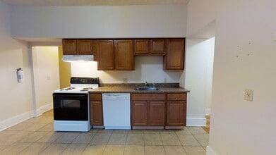 Building Photo - 45 1/2 Euclid Ave