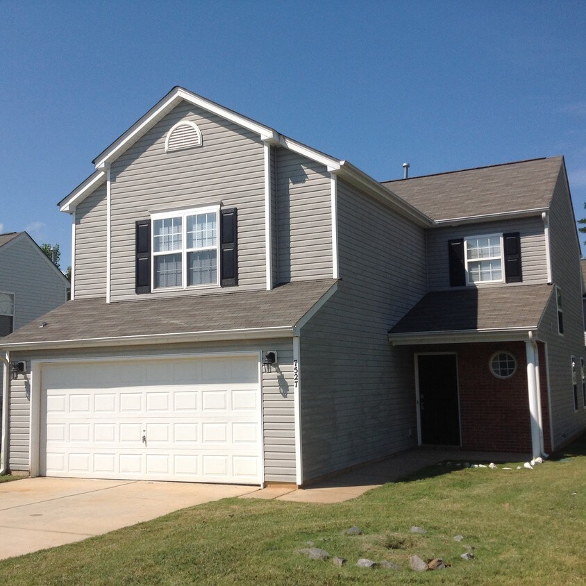 7527 Hidden Creek Dr, Charlotte, NC 28214 House for Rent in Charlotte