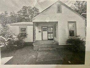 Building Photo - 906 N Royal St