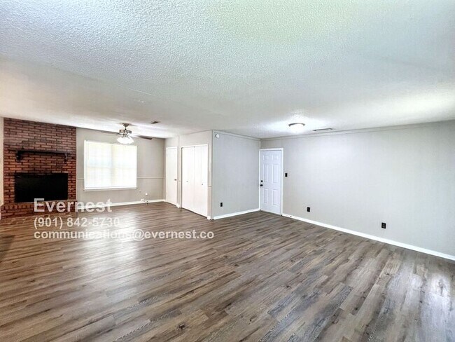 Foto del edificio - 6375 Greenbriar Dr