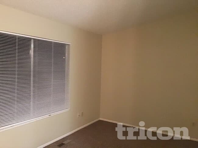 Building Photo - 2020 Burnside Dr