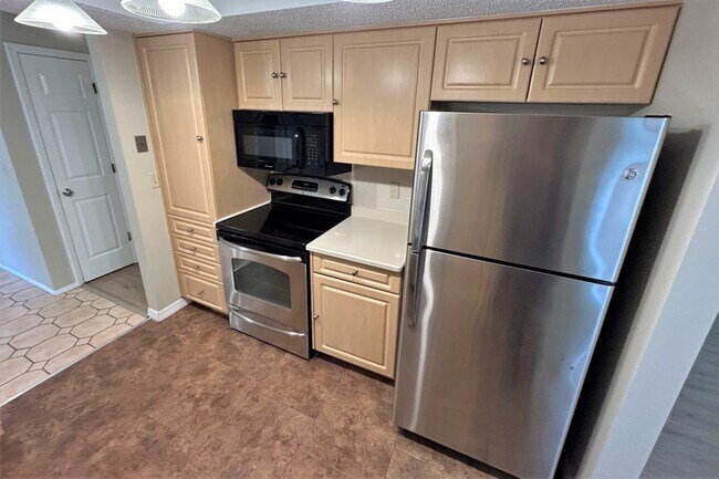 Building Photo - 4113 Lanai Dr