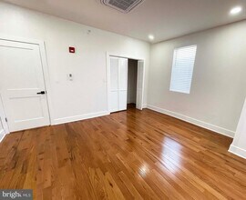 Building Photo - 311 S 60th St
