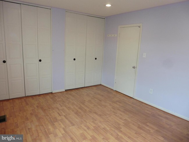 Building Photo - 1017B Brixton Ct