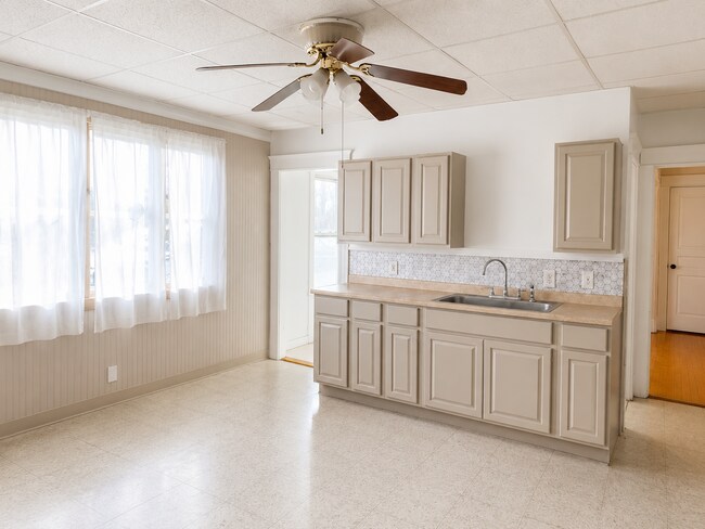 Kitchen - 98 Dana Ave