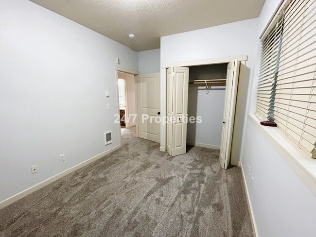 Foto del edificio - Updated 2 BD | 1 BA Condo with Amenities - Arbor Crossing