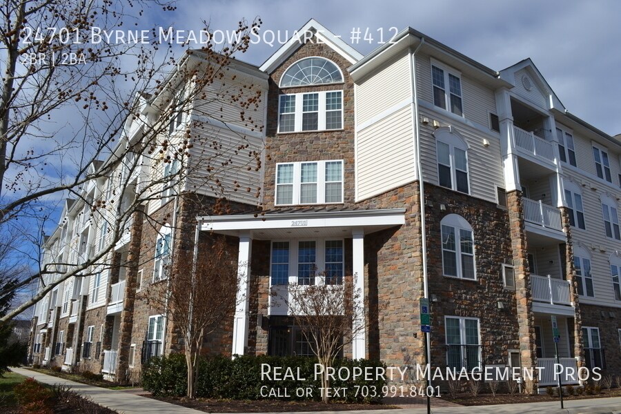 Primary Photo - Spacious 2 Bed Bath Condo unit on Top Floor