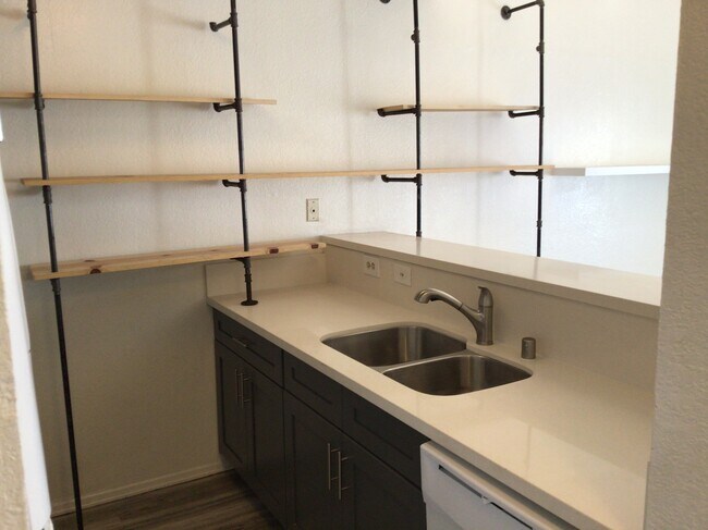 Cocina - 3601 Hughes Ave