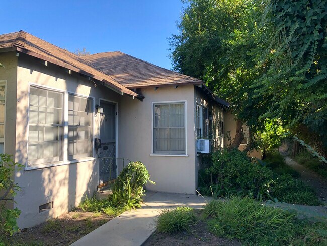 Building Photo - 13910 Burbank Blvd