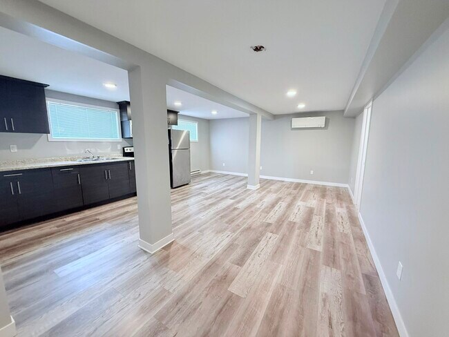 Photo du bâtiment - 88 Grand Ave E