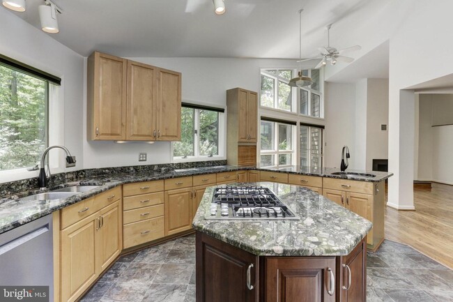 Building Photo - 10373 Currycomb Ct