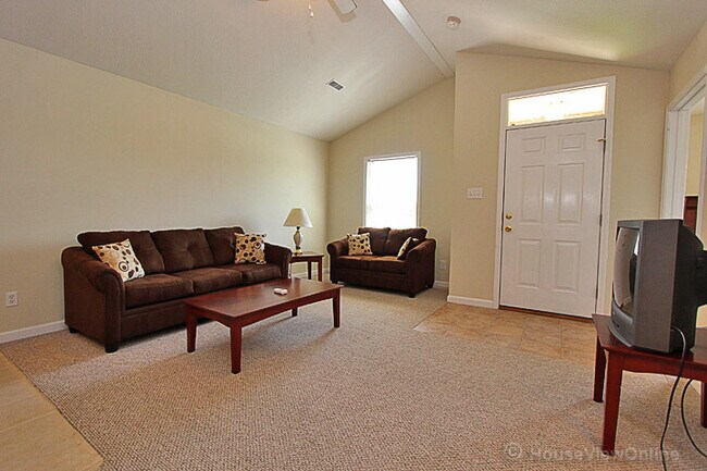 Building Photo - Spacious 2 Bedroom in Cape