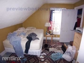 Building Photo - 32 Linden St