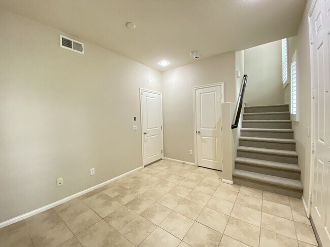 Foto del edificio - 2bd/2.5ba Townhouse with A/C in San Elijo ...