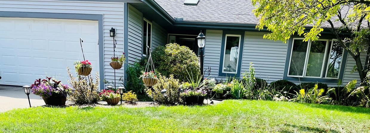 Primary Photo - 7805 Meadow Ct