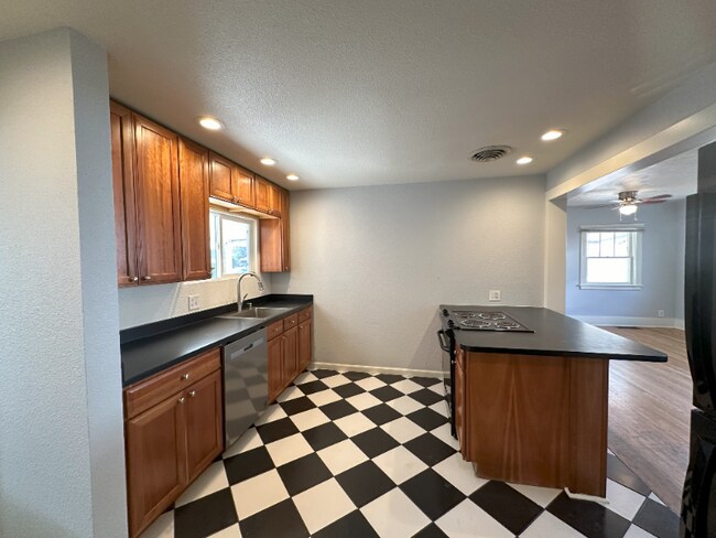 Foto del edificio - 4820 S Sherman St