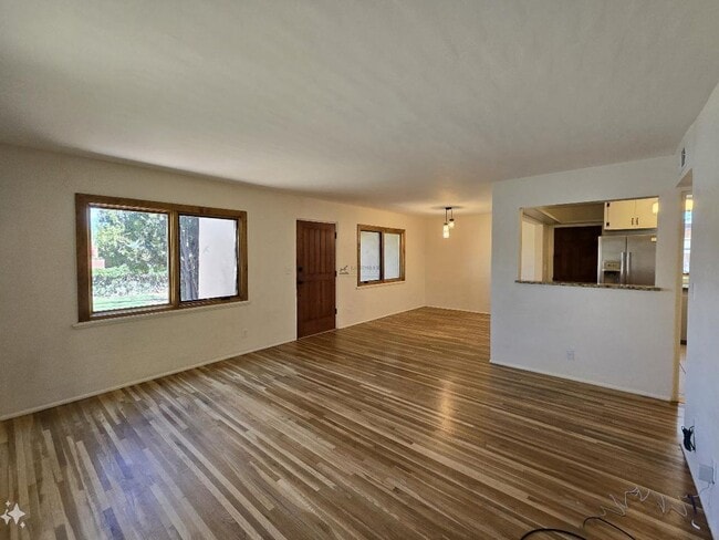Building Photo - 130 Solana Dr