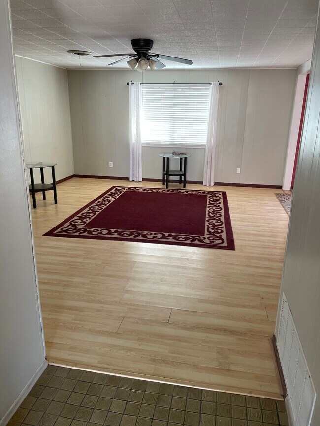 Sala de estar - 1506 S Iowa St