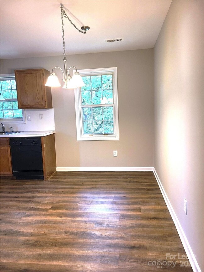 Foto del edificio - 8149 Westbourne Dr
