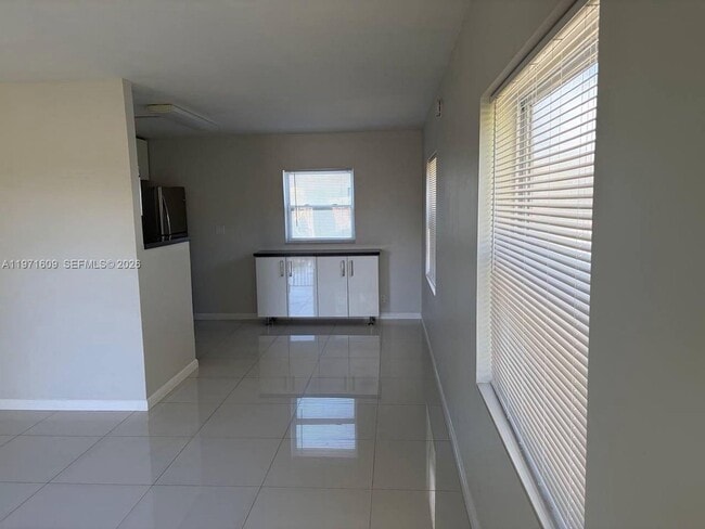 Photo - 35 NE 13th St House