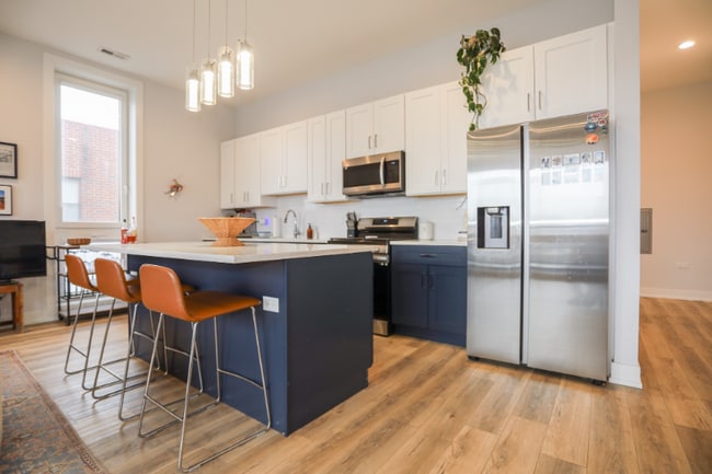 Foto del edificio - 2402 W Carmen Ave