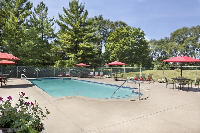 Swimming Pool - Arbor Woods Apartments