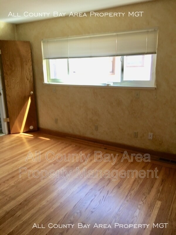Building Photo - 726 Cherry Way