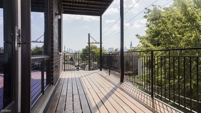 Building Photo - 2 br, 2 bath  - 2335 W Chicago Ave Unit 3R