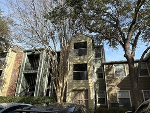 Building Photo - 5077 Park Central Dr