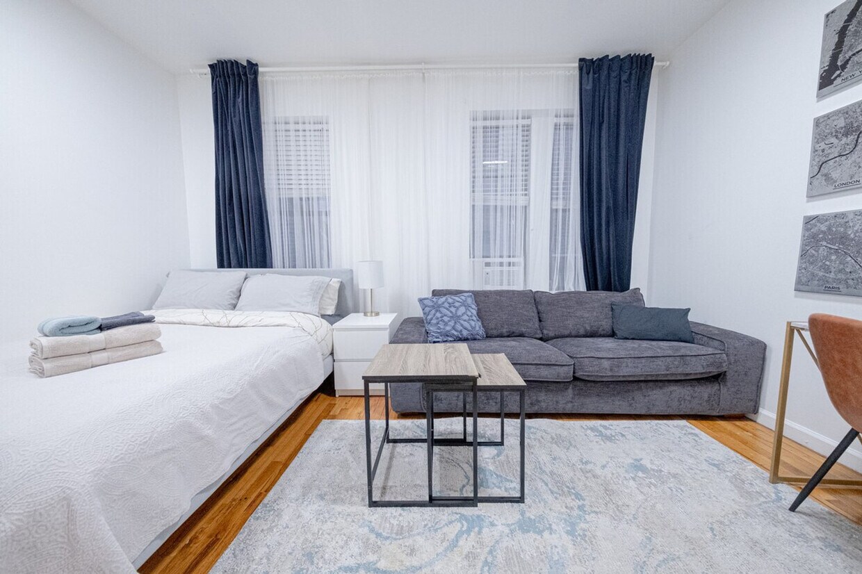 Foto principal - 317 E 75th St