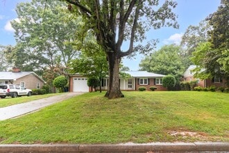 Building Photo - 736 S Westview Dr