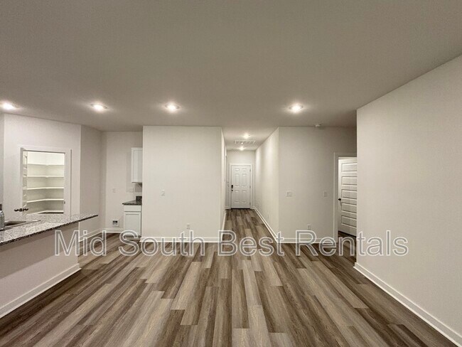 Building Photo - 8407 Oxford Valley Dr