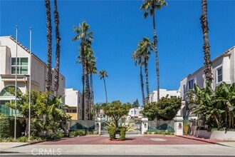 Building Photo - 5455 Sylmar Ave