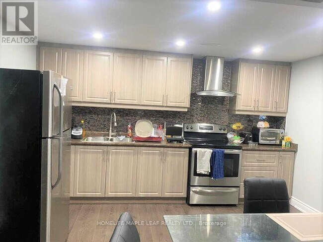 Building Photo - 5 Troyer St