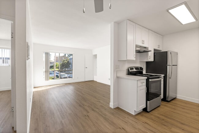 Building Photo - Mar at Laurel