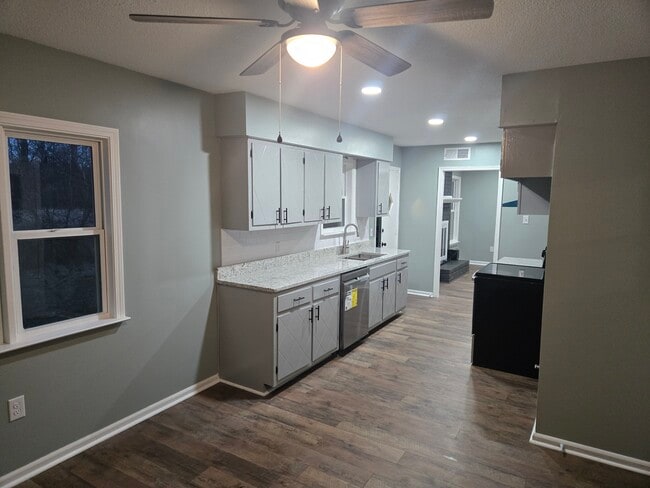 Foto del edificio - 3166 Lichen Dr