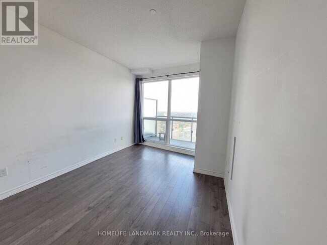 Photo du bâtiment - 386-4386 Yonge St