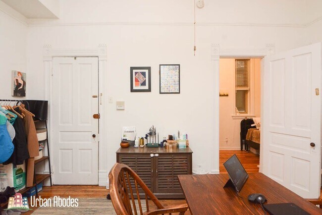 Foto del edificio - 2137 N Sheffield Ave