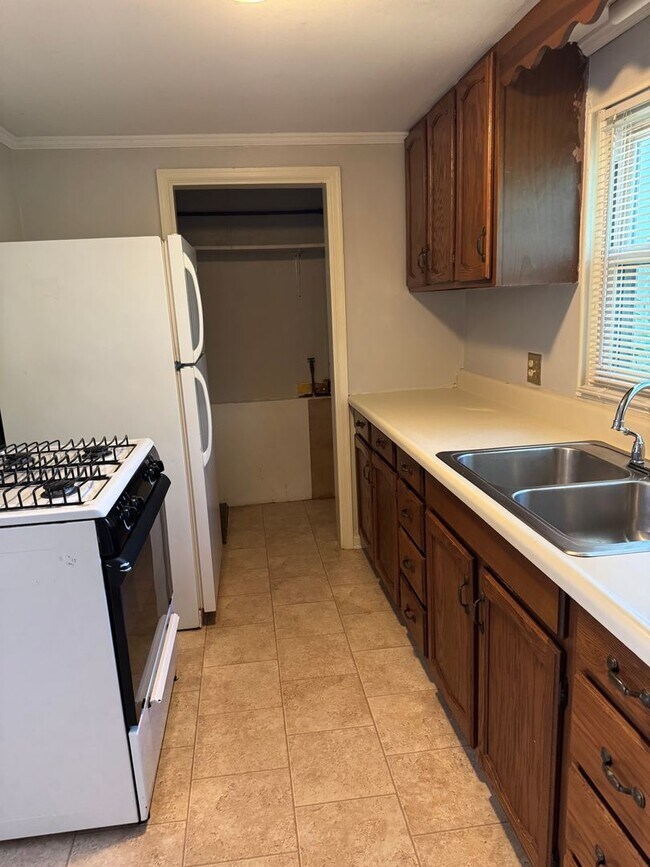 Foto del edificio - Cozy Two Bedroom Single Family Home