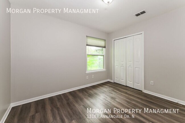 Foto del edificio - 13167 Annandale Dr N
