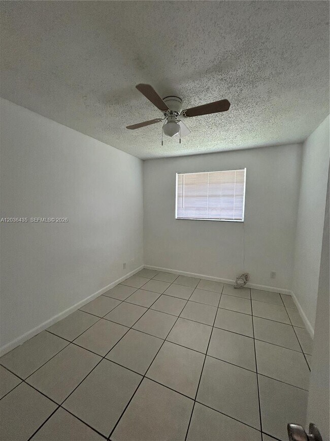 Foto del edificio - 1045 N Andrews Ave