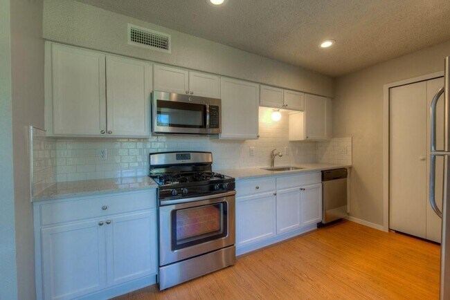 Foto del edificio - 2902 Northeast Dr