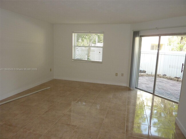 Foto del edificio - 4535 SW 68th Ct Cir